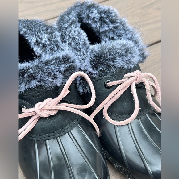 Sperry Saltwater 1-eye black with pink ties faux fur trim duck boots size 7 - Picture 5 of 12
